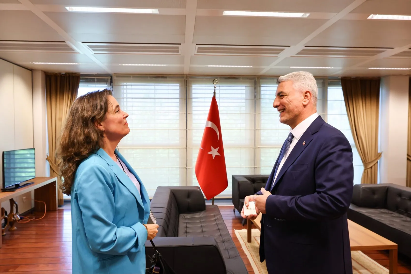 Bakan Bolat Brüksel'de Avrupa ile sanayi masasına oturdu