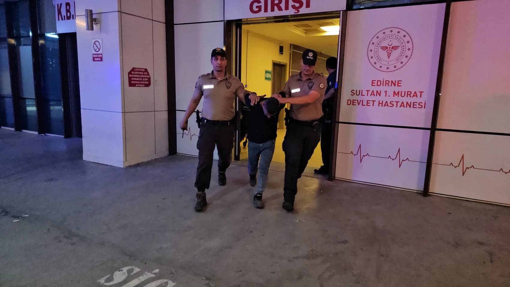 Edirne polisinden göçmen kaçakçılarına operasyon