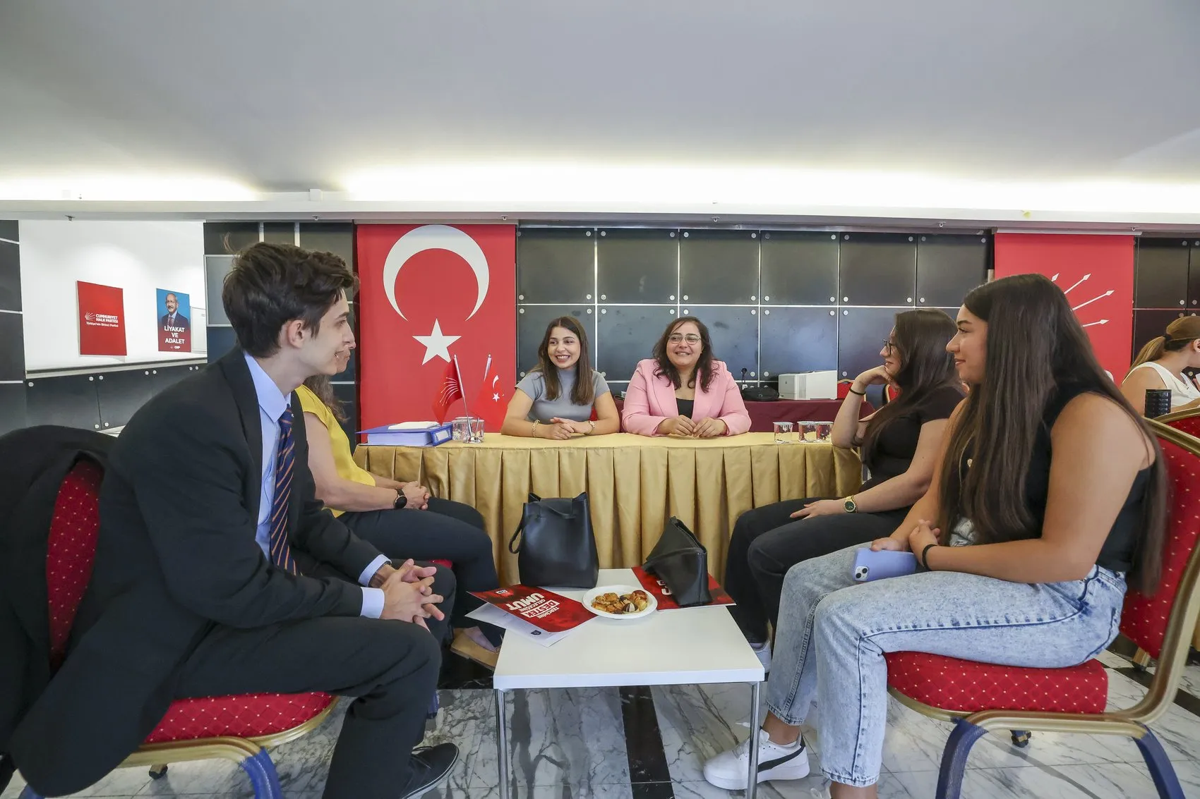 Kılıçdaroğlu gençlerin tercih heyecanına ortak oldu