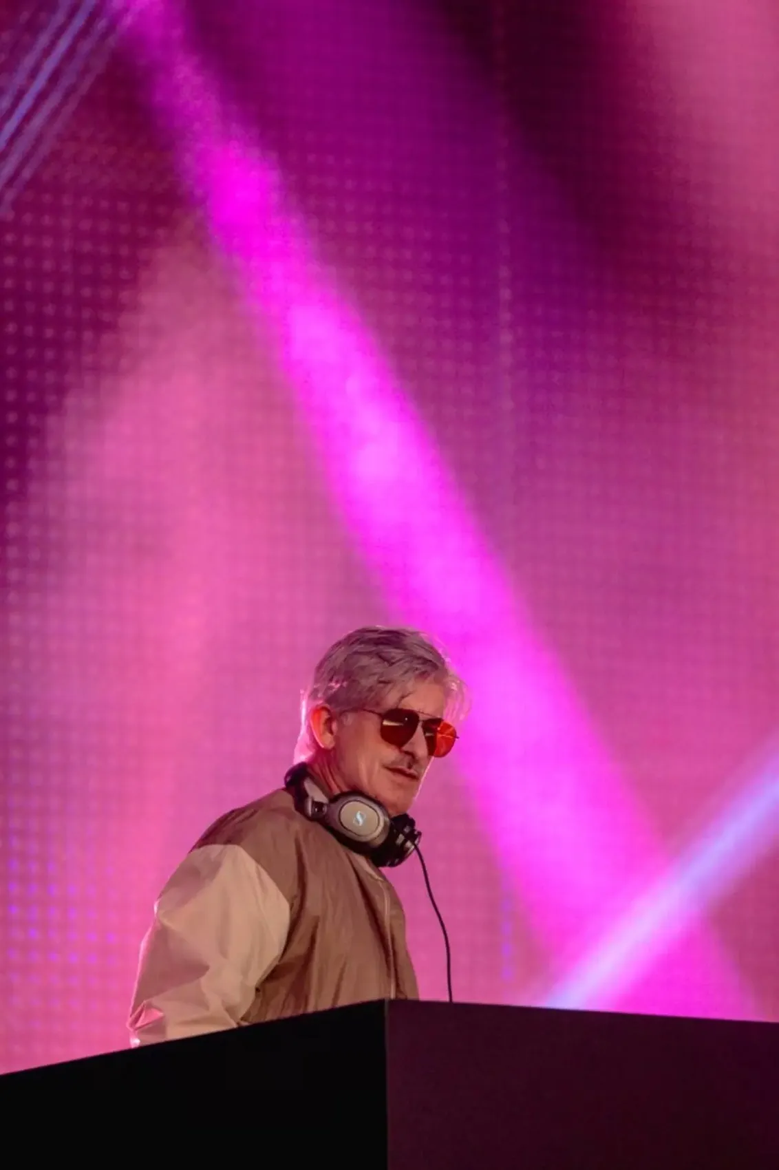 Nigthcall şarkısıyla dünyaca tanınan DJ Kavinsky evinde ölü bulundu 2