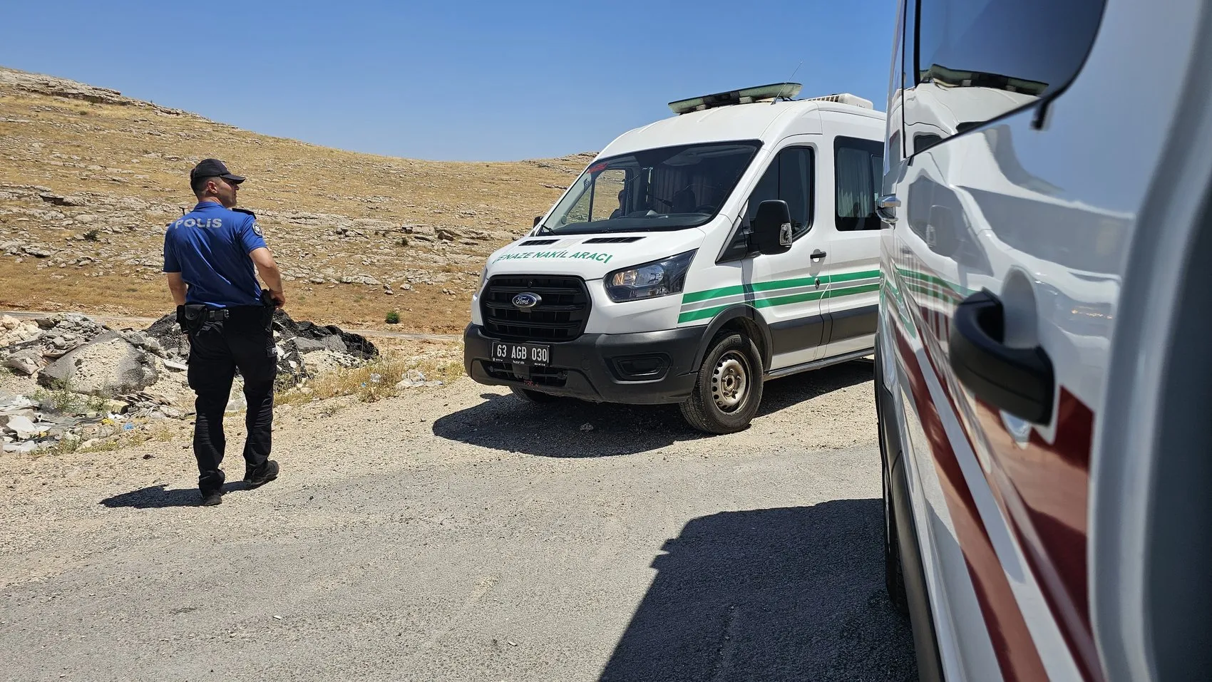 Şanlıurfa'da boş arazide battaniyeye sarılmış yabancı uyruklu bir ceset bulundu