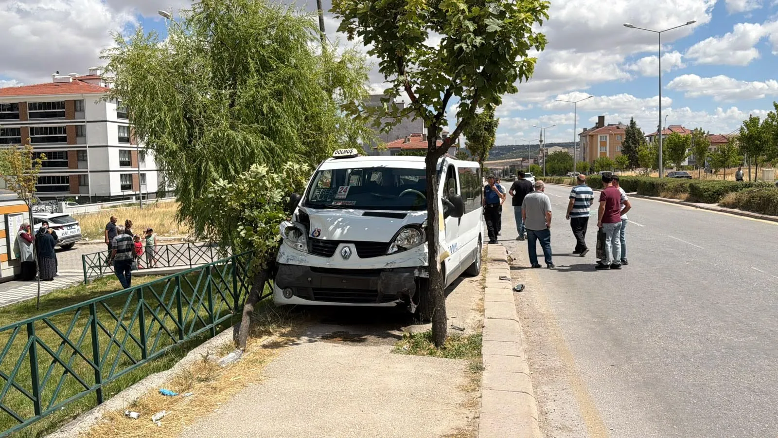 Eskişehir’de iki araç çarpıştı 8 kişi hastaneye kaldırıldı