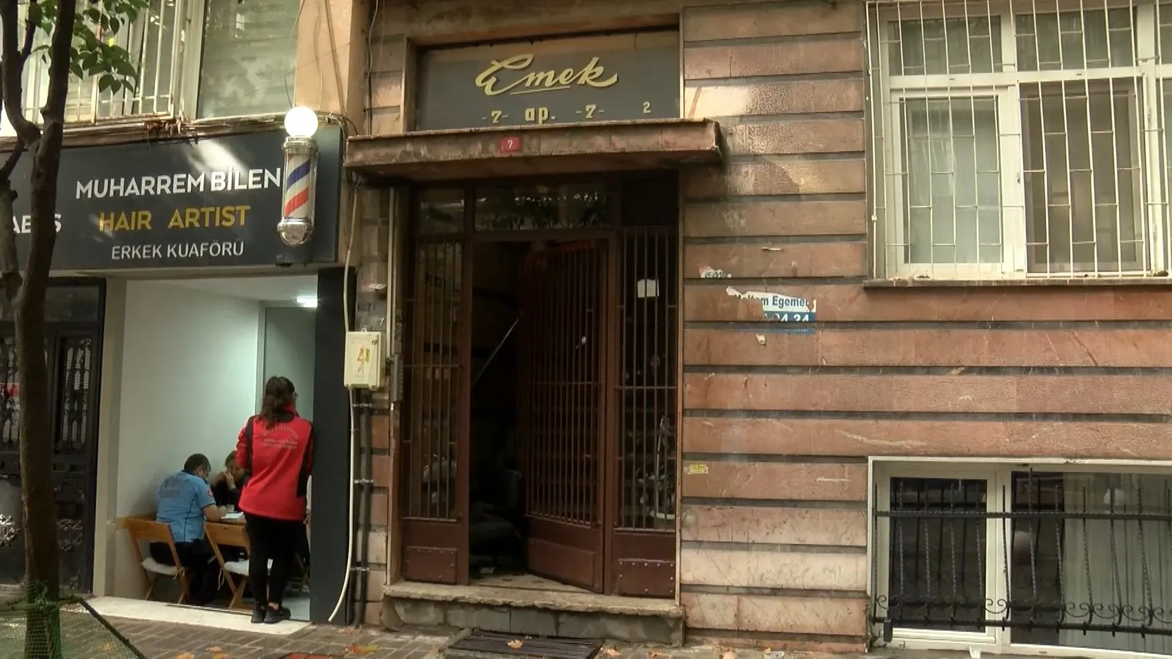 Şişli'de binanın duvarı çöktü mahalleli deprem oluyor sandı