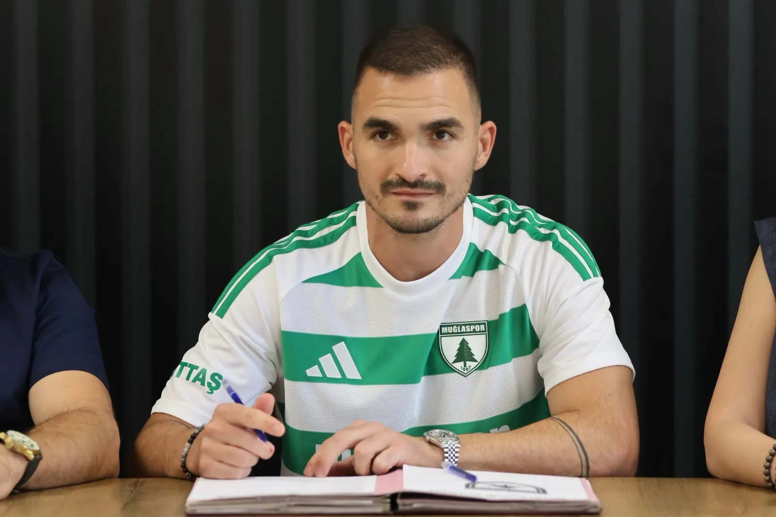 Muğlaspor Karadağlı kanat oyuncusu Driton Camaj ile anlaştı
