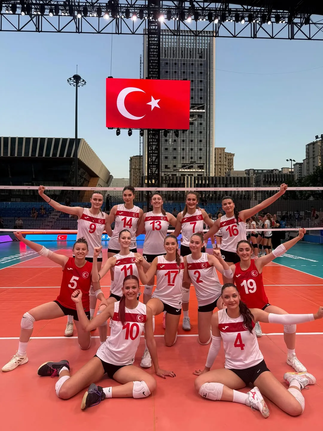 Genç milliler voleybolda dünya finaline göz kırptı