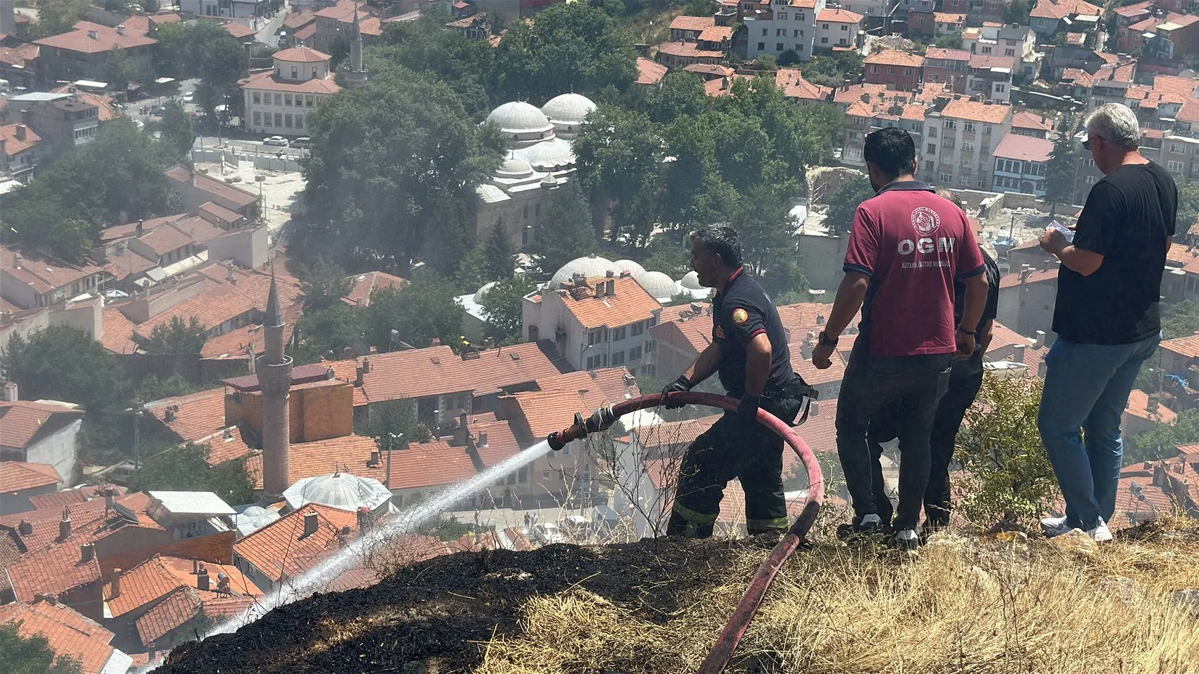 Kütahya Kalesi alevlerin eşiğinden döndü