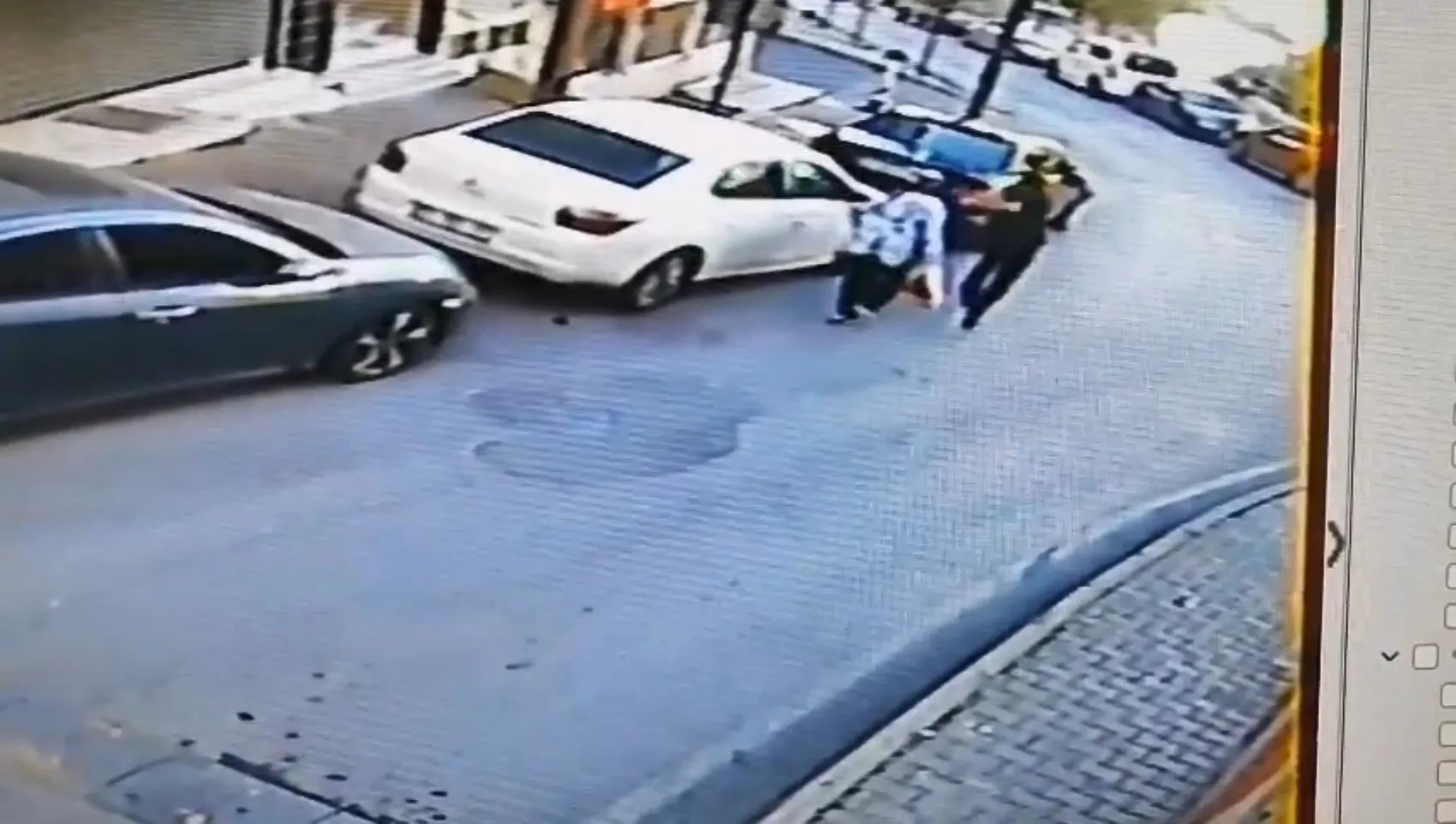 Şişli'de sokakta yürüyen kadına arkadan yumruklu saldırı