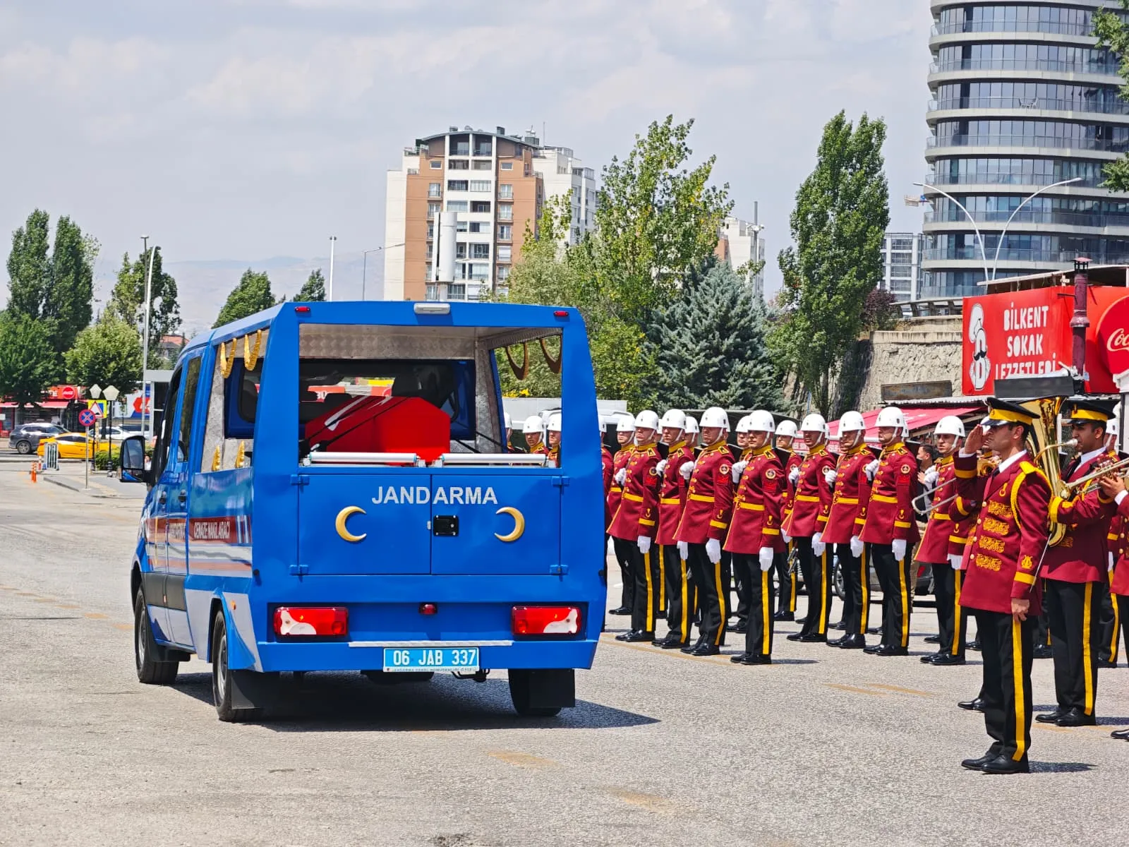Ankara'daki helikopter kazasında hayatını kaybeden pilot son yolculuğuna uğurlandı