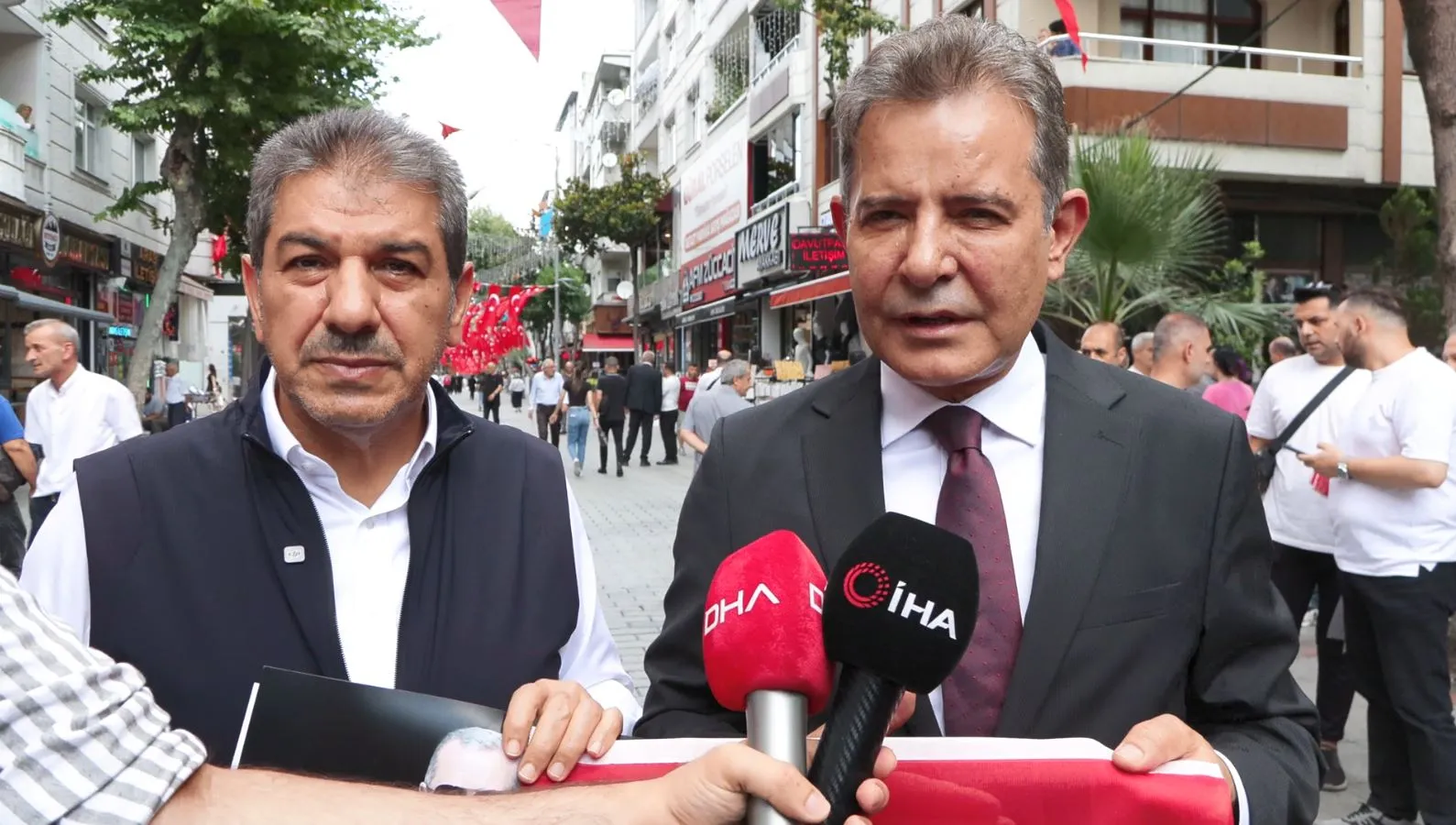 Esenler 15 Temmuz için bayraklarla donatıldı