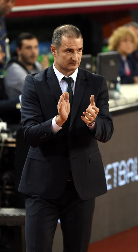 Karşıyaka basketbolda yeni koç arayışına girdi
