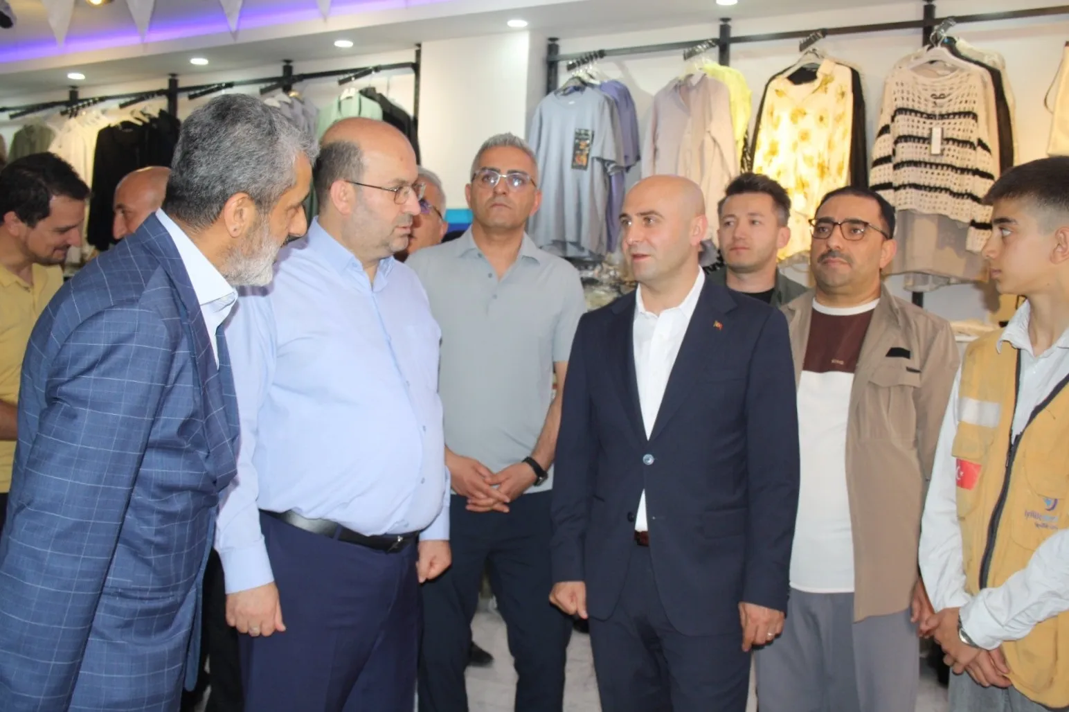 Doğubayazıt’ta ihtiyaç sahiplerine yeni bir dayanışma noktası açıldı