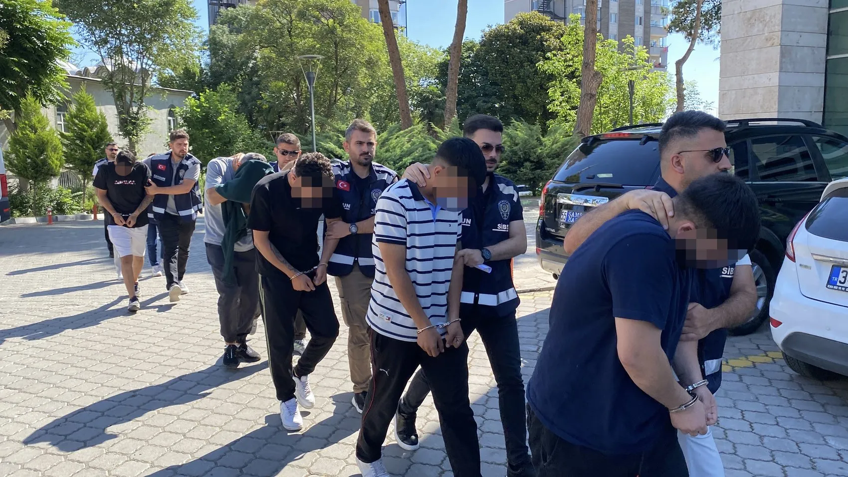 İnternetten sahte ürün satan çeteye dört ilde baskın