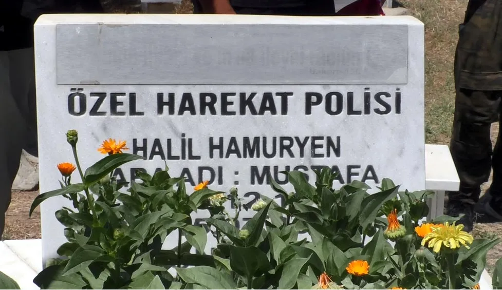 Şampiyonlardan şehit polisin mezarına madalyalı vefa ziyareti