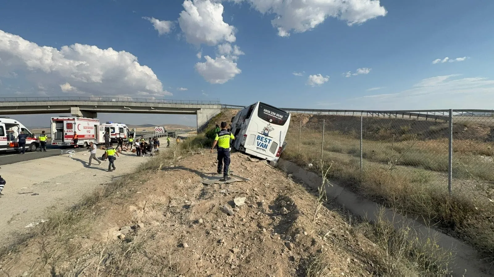 Aksaray yolunda otobüs faciası 40 kişi yaralandı