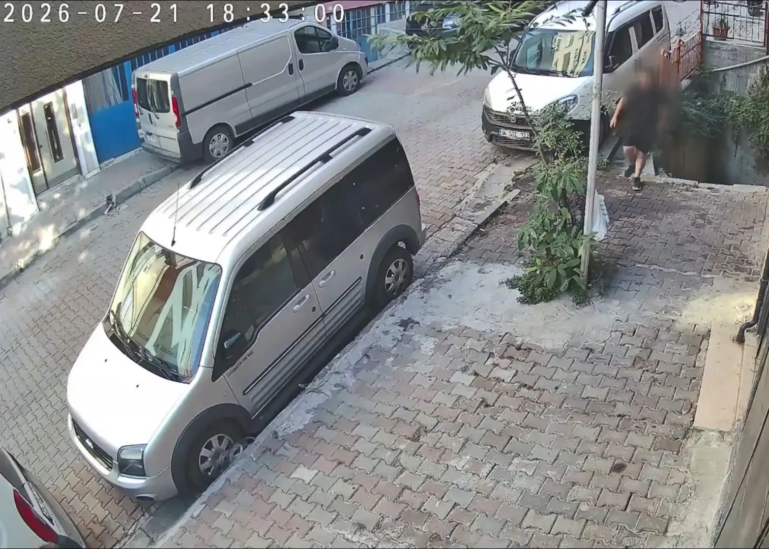 Kağıthane’de çocukların yaktığı lastik yangını mahalleyi dumana boğdu