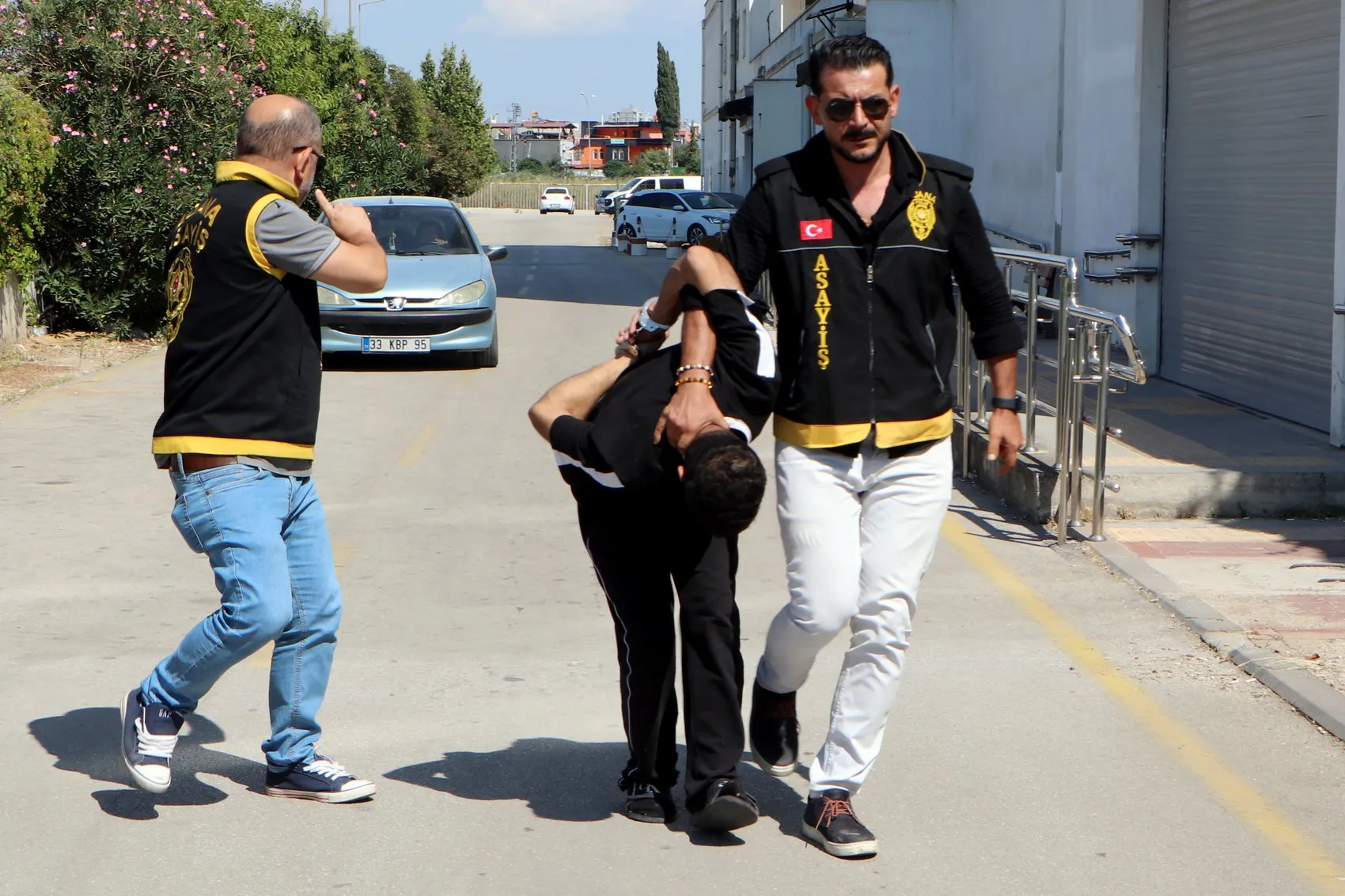 Adana’da kıskançlık cinayeti Üç kişiyi öldürüp kaçtı