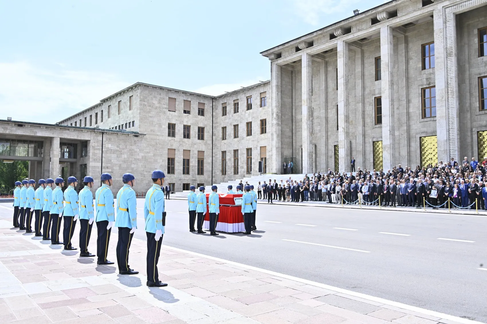 Eski Bakan Burhan Kara son yolculuğuna uğurlandı