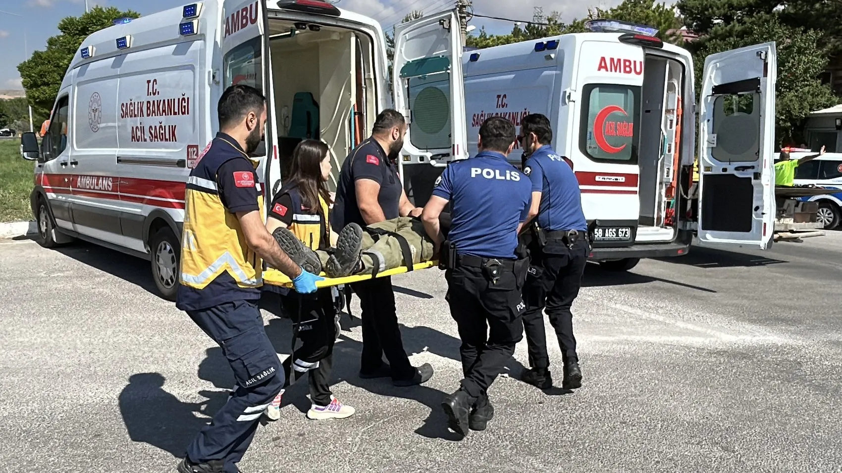 Sivas Havalimanı yolunda iki kamyonet çarpıştı 5 kişi yaralandı