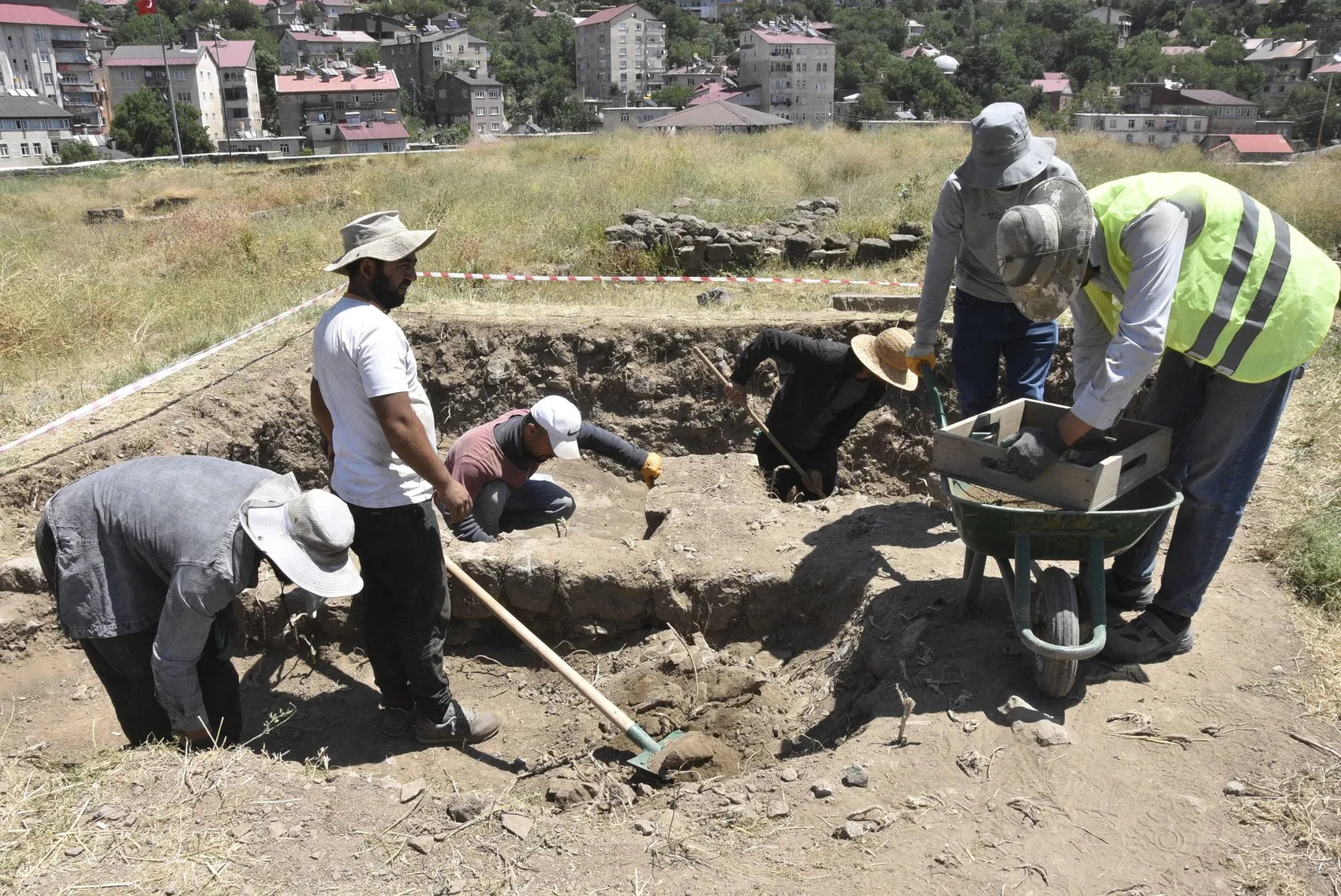 Bitlis Kalesi tarihin tozlu sayfalarından turizme açılıyor