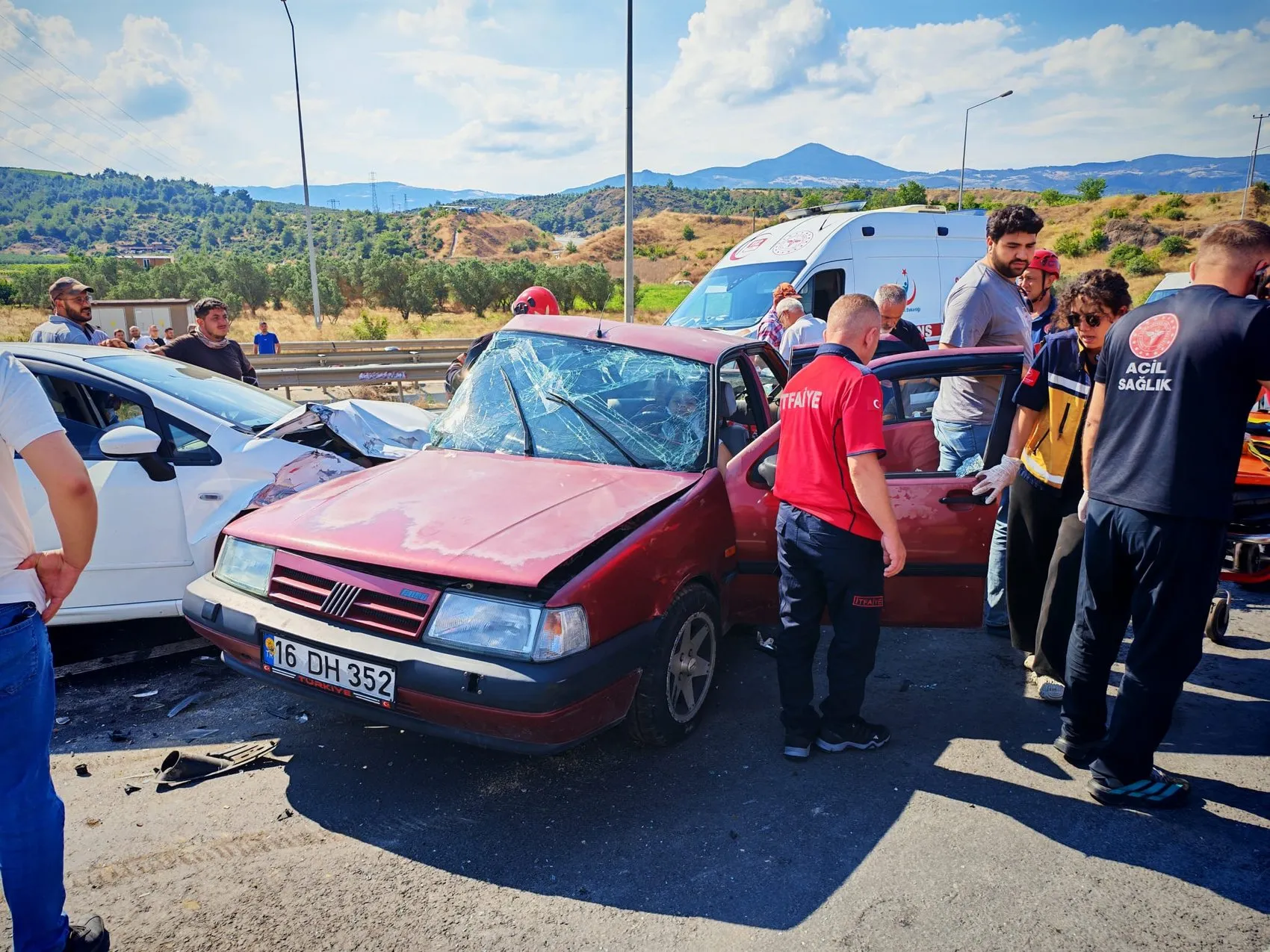 Pamukova yolunda feci kaza 1’i bebek 7 kişi yaralı