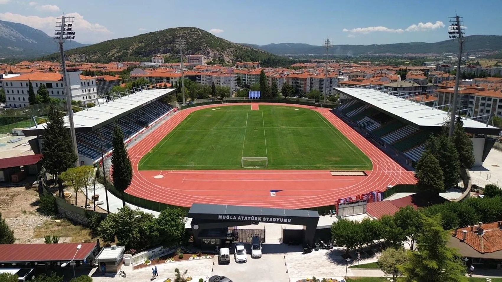 Muğlaspor taraftarı stadyumuna kavuşuyor