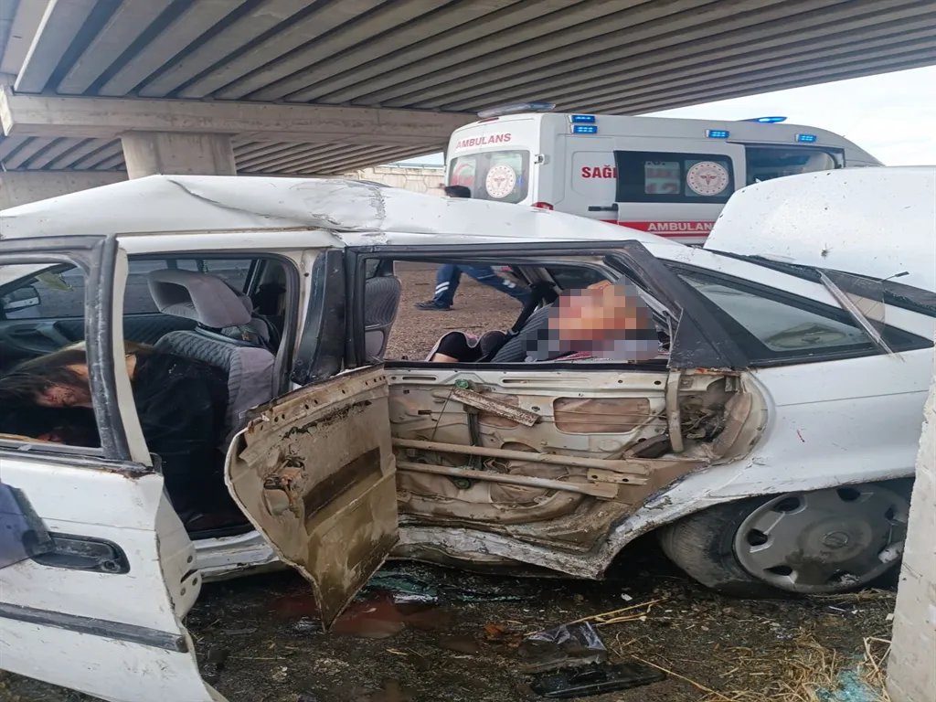 Bursa'da köprü altında feci kaza 3 can kaybı