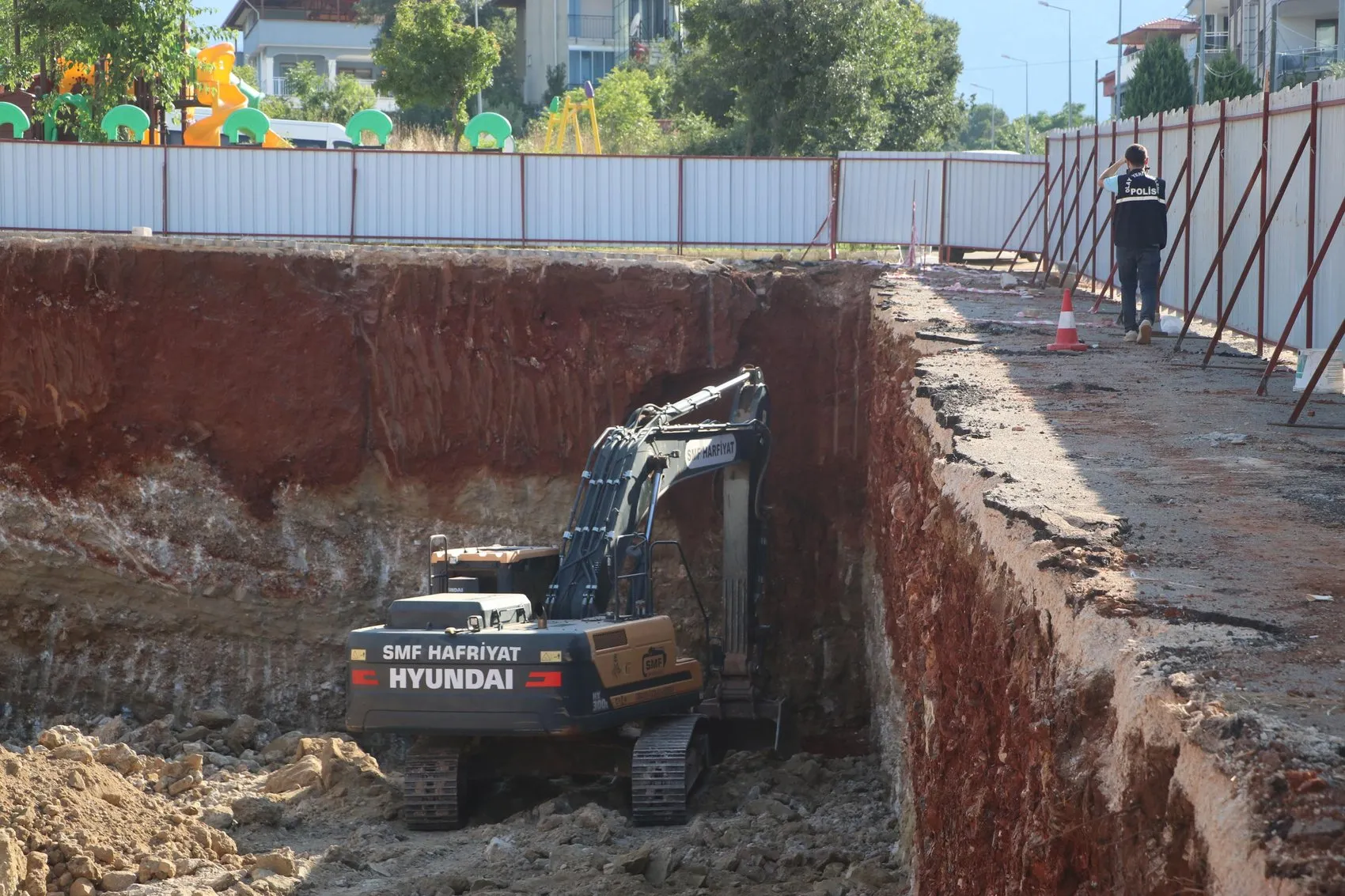 Denizli’deki inşaatta toprak altında kalan operatör hayatını kaybetti