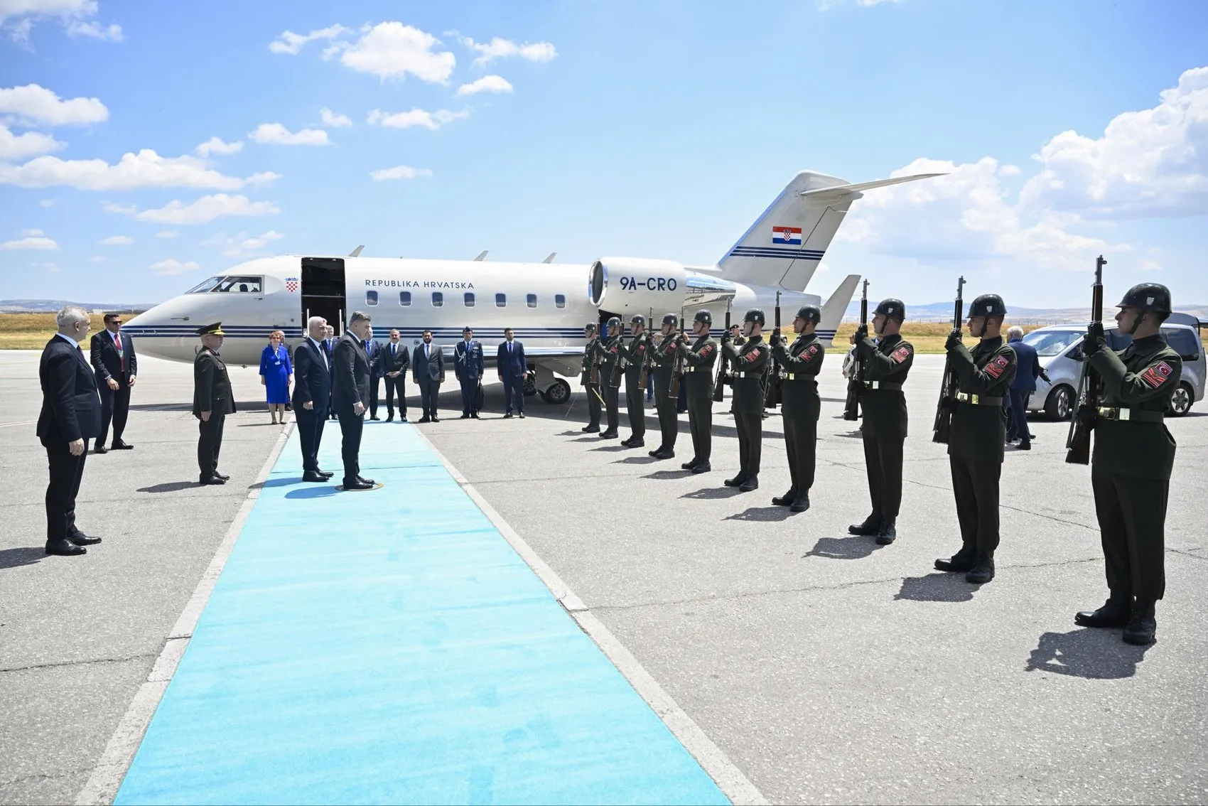 Hırvatistan lideri Milanovic NATO zirvesi için Ankara'da