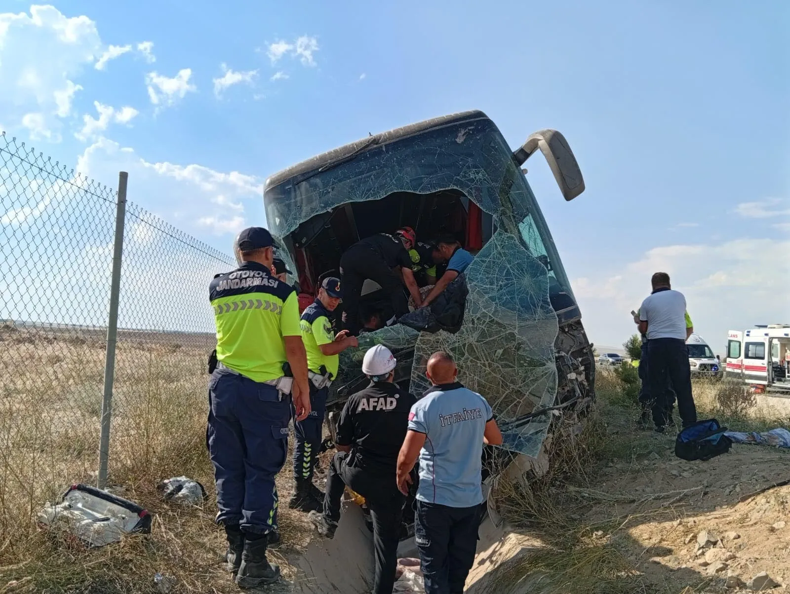Aksaray yolunda otobüs faciası 40 kişi yaralandı
