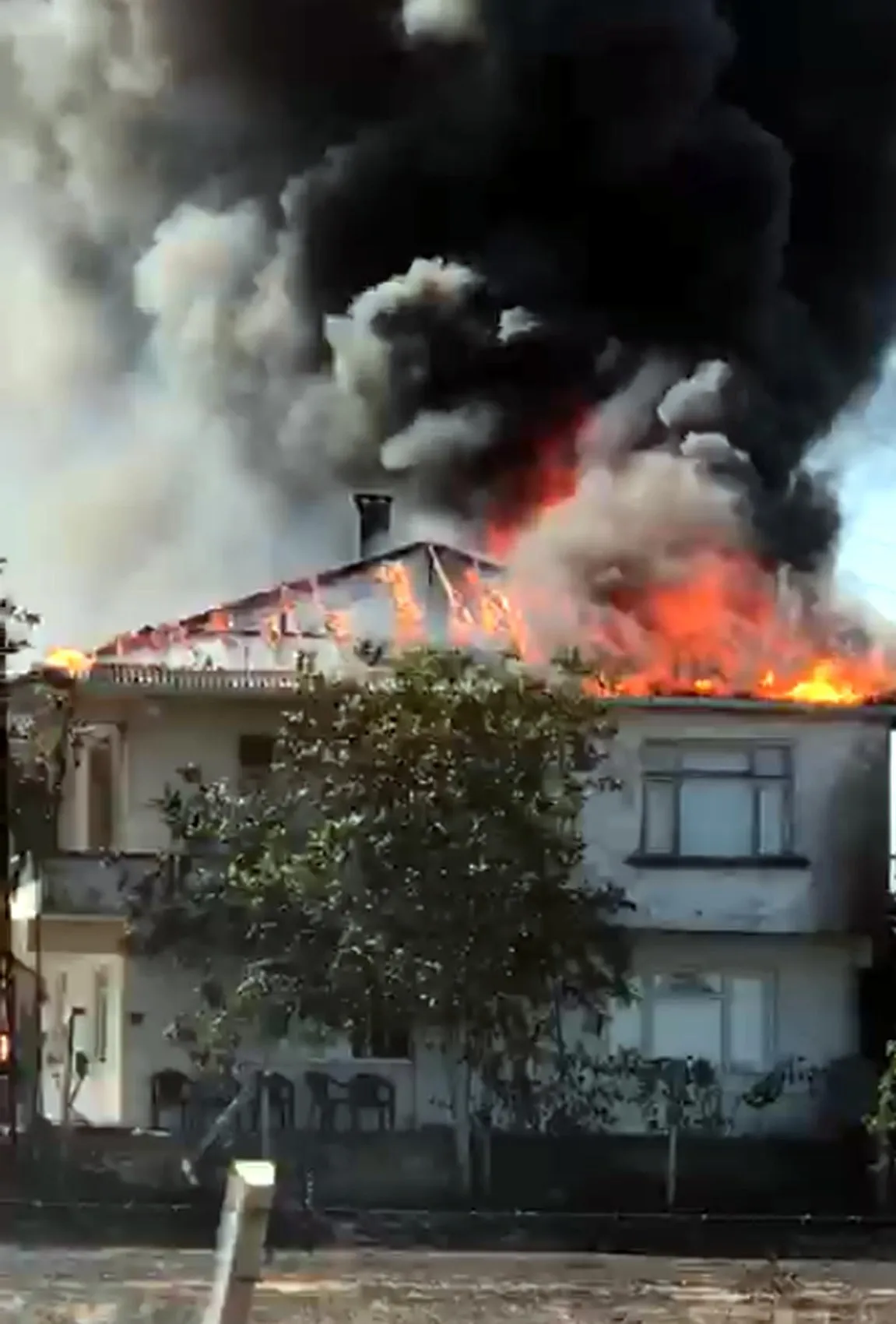 Edirne’de anız yangını bir aileyi evsiz bıraktı