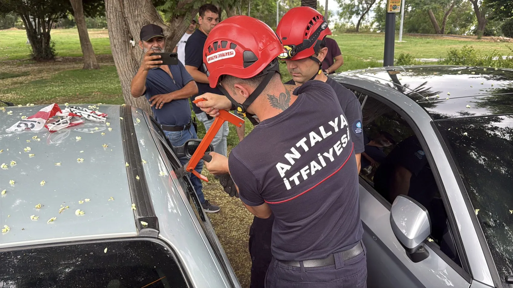 Antalya'da bebek dehşeti Kilitli araçta 45 dakika mahsur kaldı