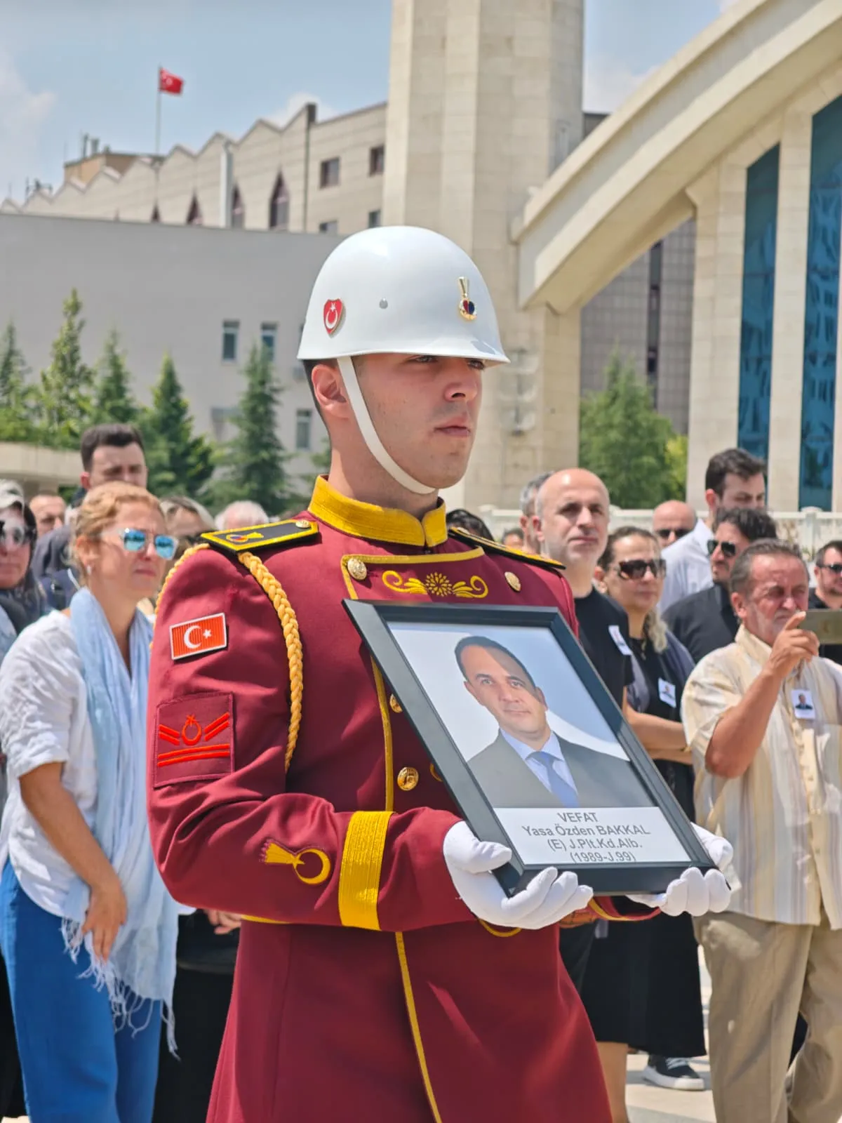 Ankara'daki helikopter kazasında hayatını kaybeden pilot son yolculuğuna uğurlandı