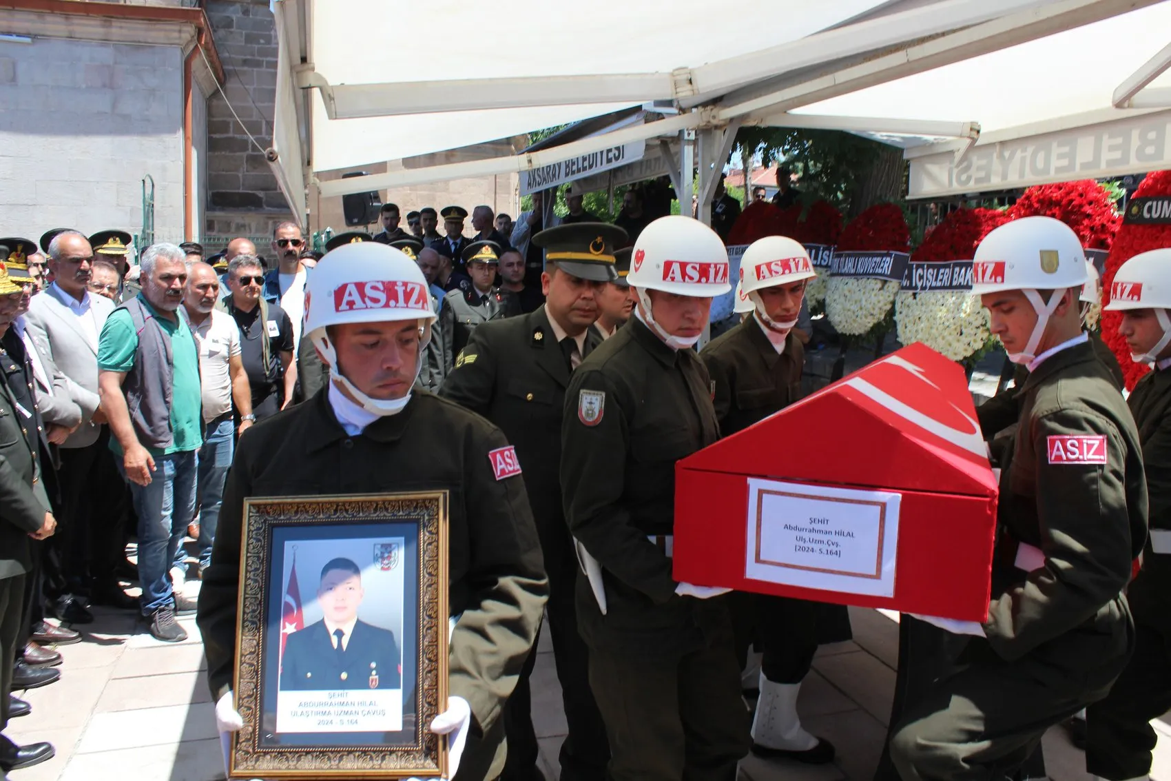 Aksaray şehidini binlerce kişiyle son yolculuğuna uğurladı
