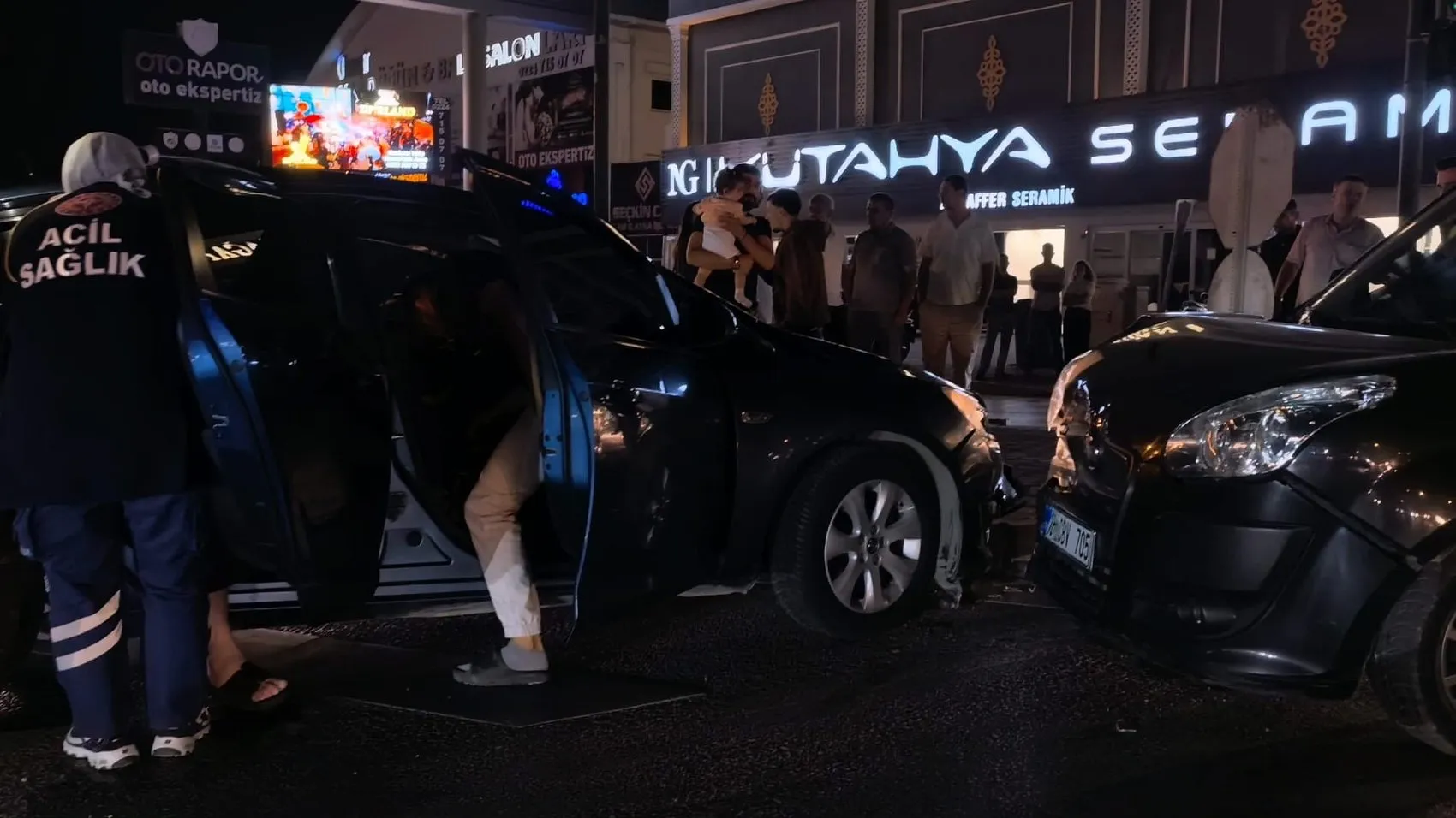 İnegöl yolunda kaza 5 kişiyi hastanelik etti