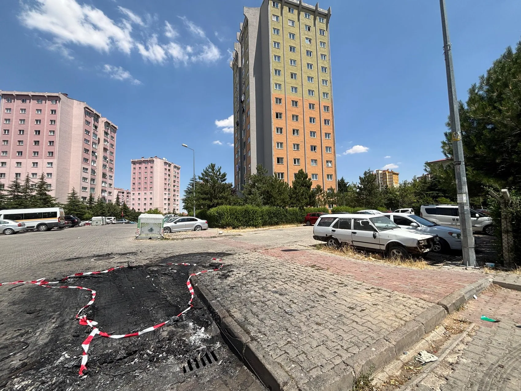 Ankara'da eski sevgili dehşeti dükkanı ve aracı ateşe verdi