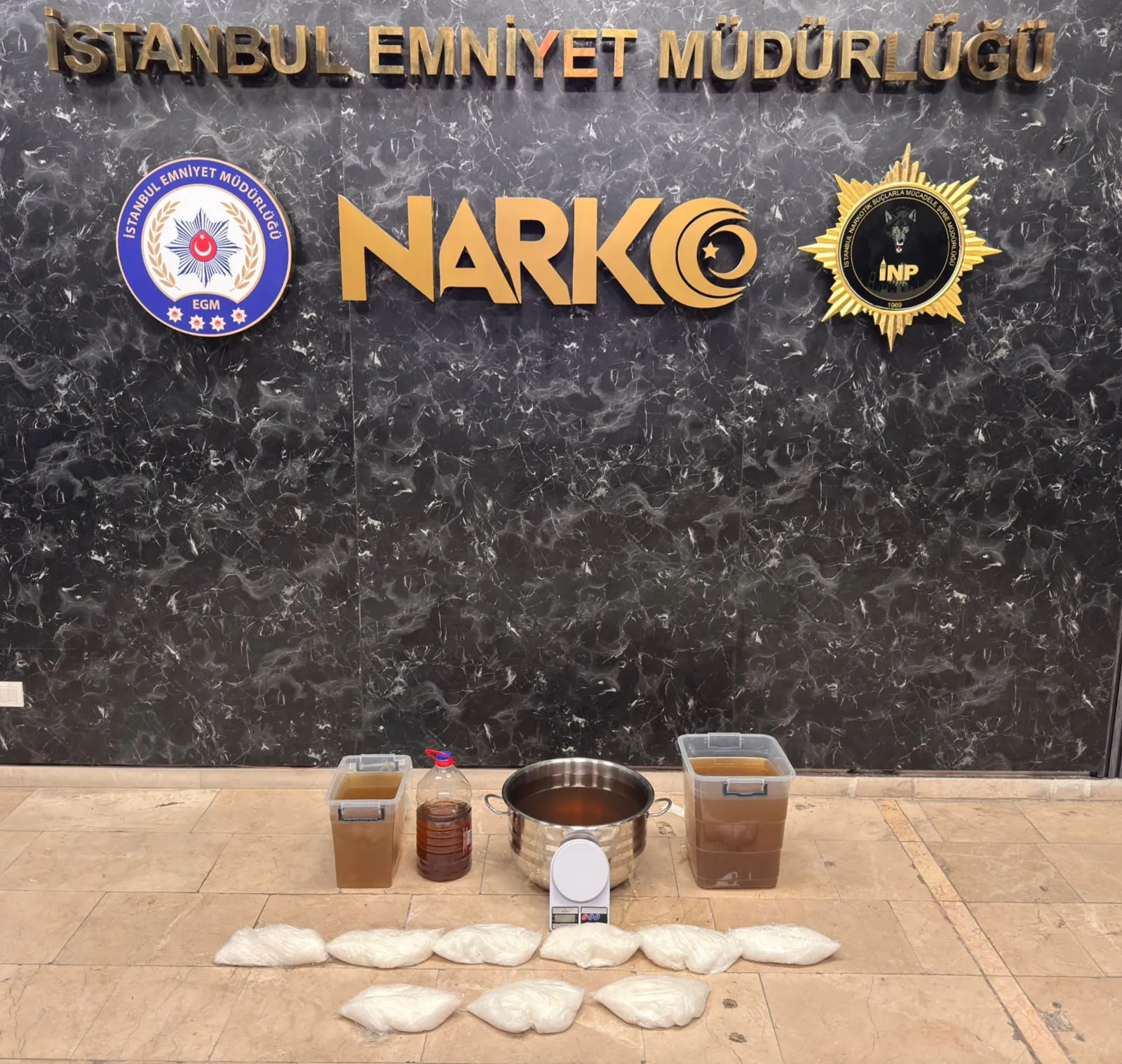 İstanbul narkotik ekipleri üç ilçede uyuşturucu baskını yaptı