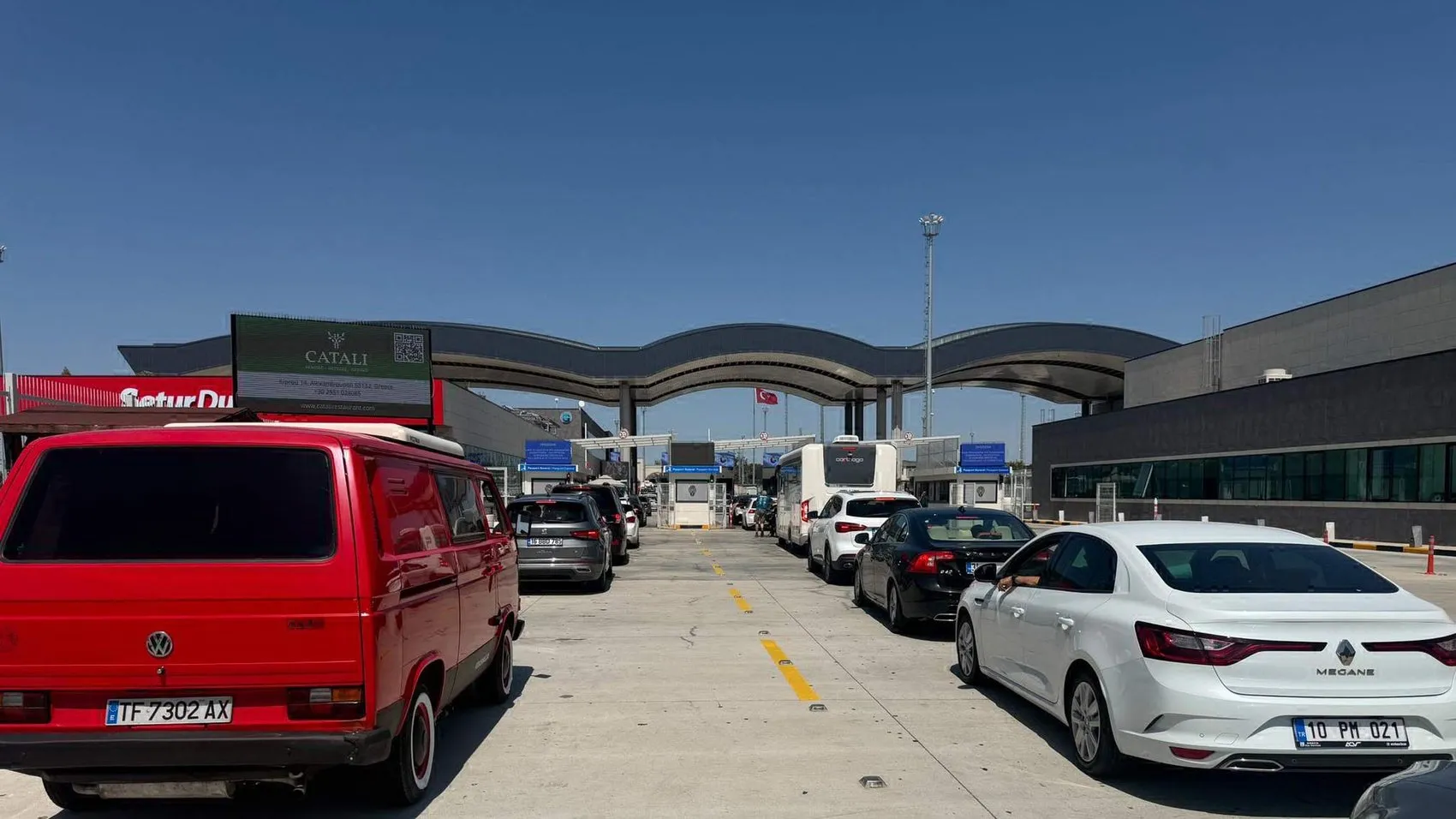 Yunanistan sınırındaki dört saatlik geçiş krizi sona erdi