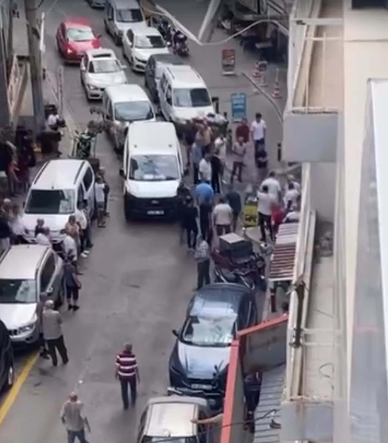 İzmir'de iş yerine pompalı tüfekli baskın