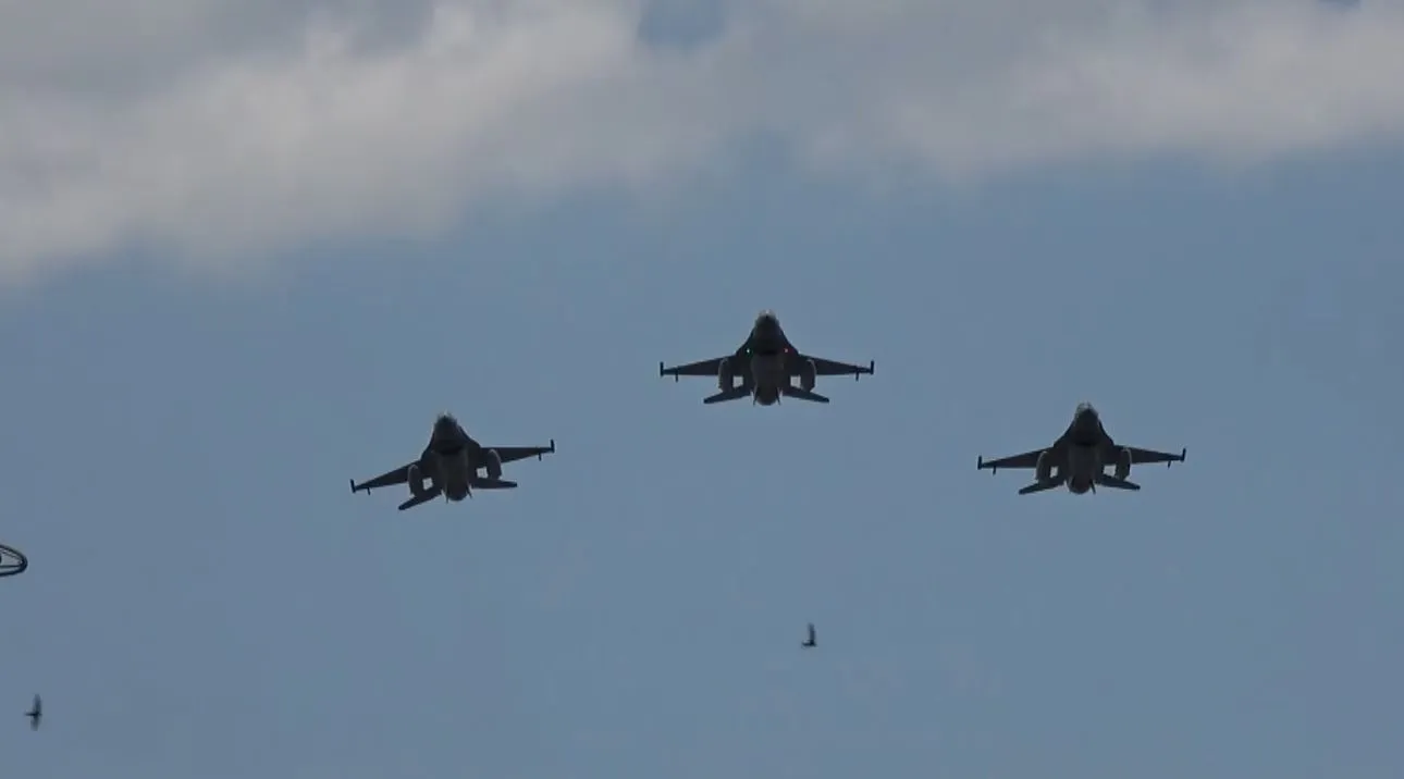 F-16'lar Erzurum semalarında tarihi gün için havalandı