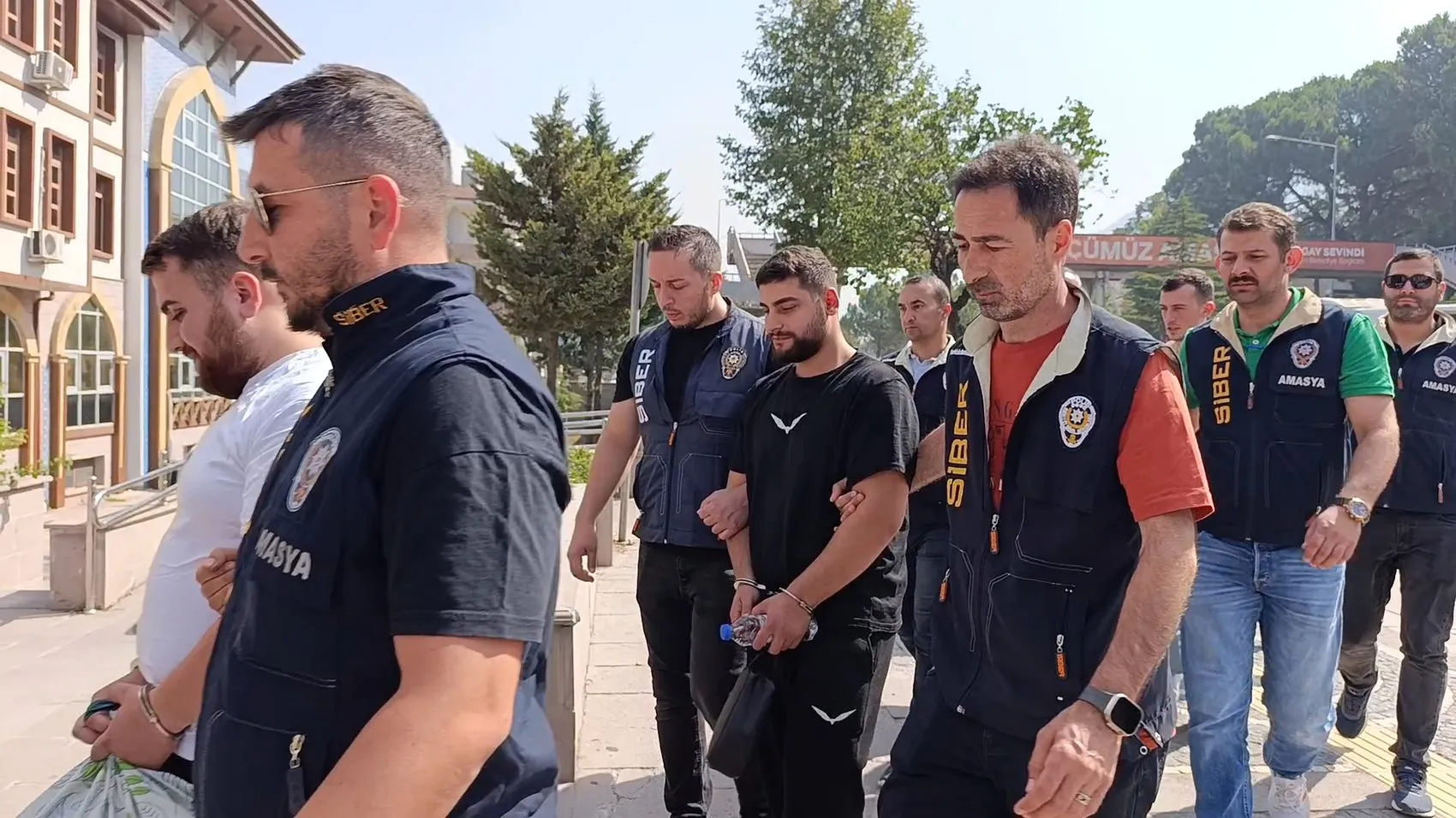 Siber çeteye 9 ilde büyük operasyon 14 kişi cezaevinde