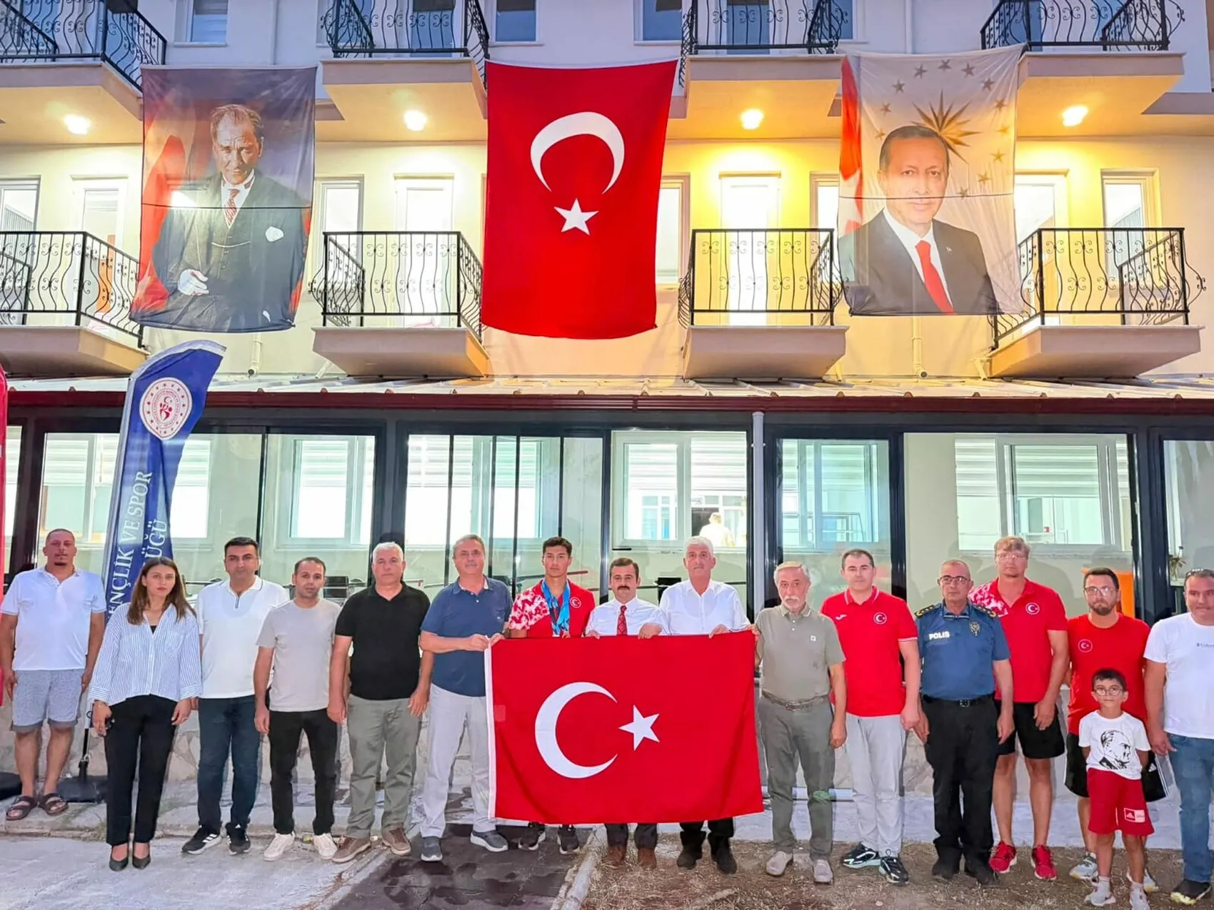 Dünya şampiyonu Rahmi Kaan Karahan Muğla'da omuzlarda karşılandı