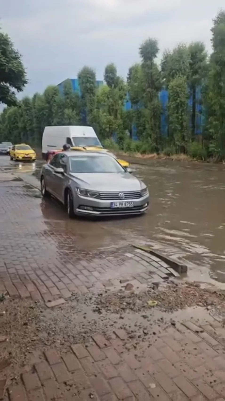 Kocaeli’de sağanak hayatı durdurdu