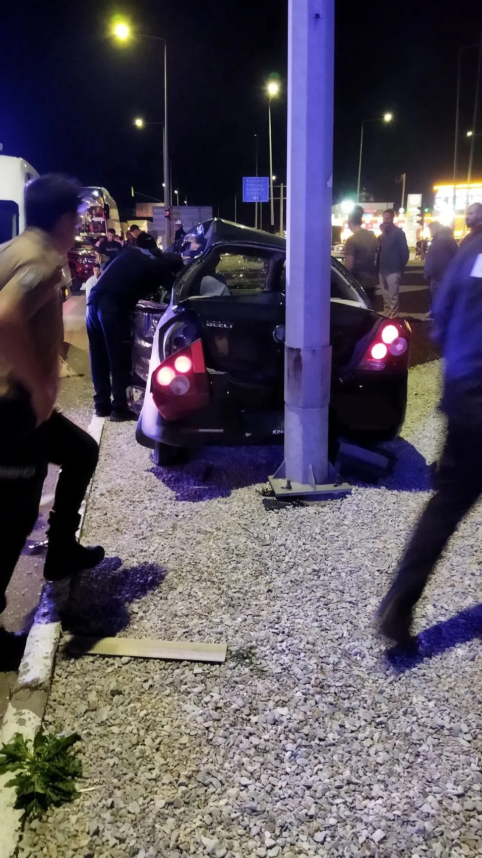 Afyonkarahisar’da gece yarısı otobüs ve otomobil çarpıştı