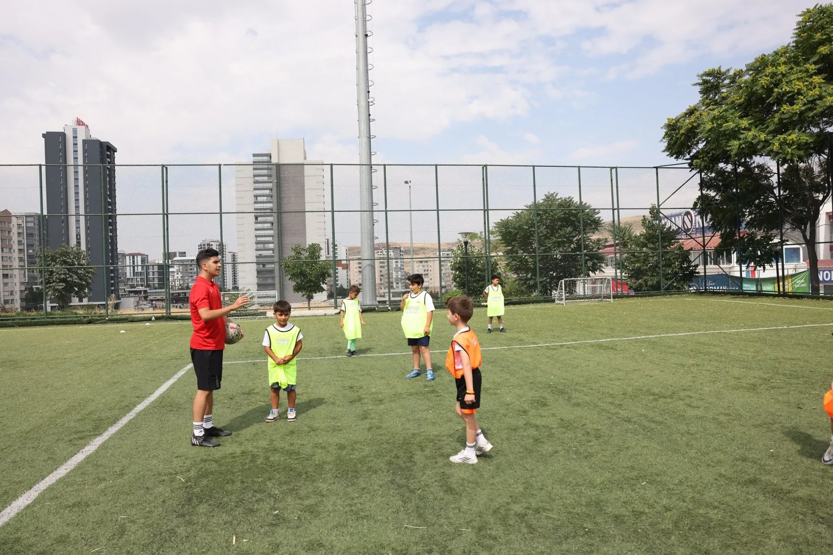 Çankaya’da minikler için ücretsiz futbol eğitimi dönemi başladı