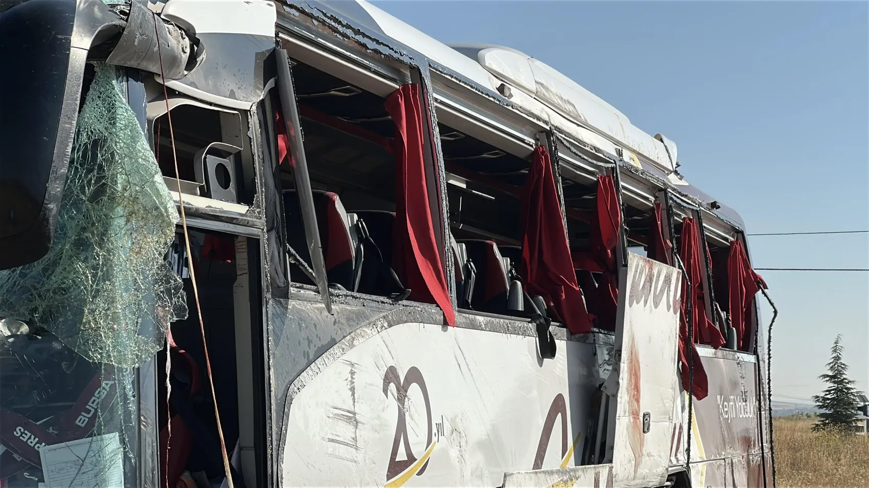 Kütahya yolunda otobüs kazası 31 kişi yaralandı