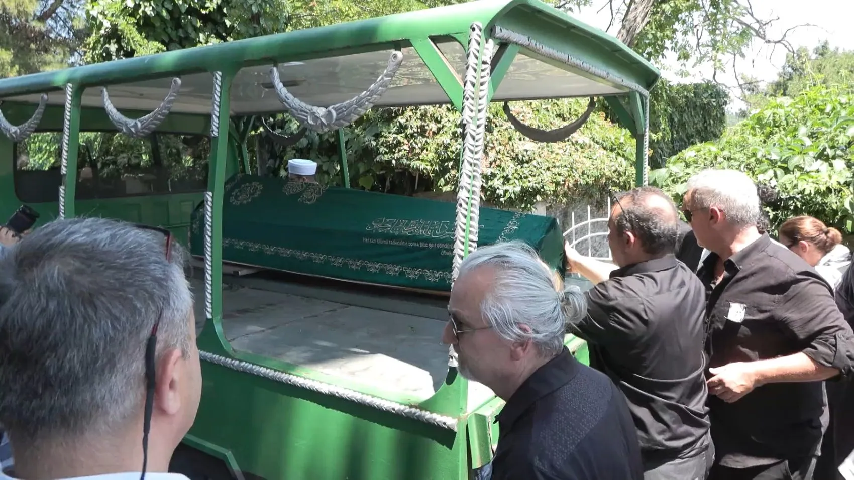 Milliyet Genel Yayın Yönetmeni Özay Şendir babasını kaybetti