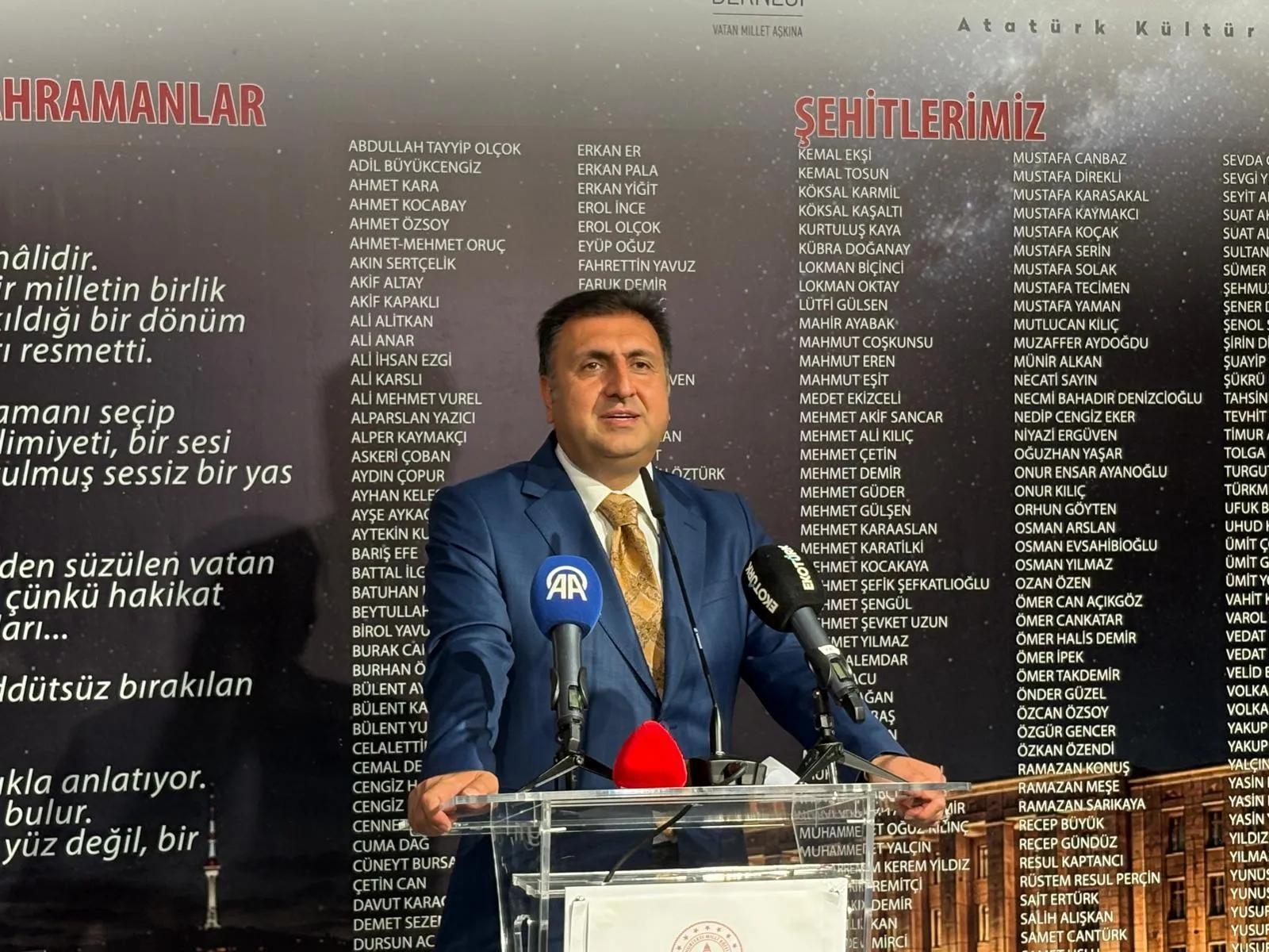 Gençlerden 15 Temmuz şehitleri için özel sergi
