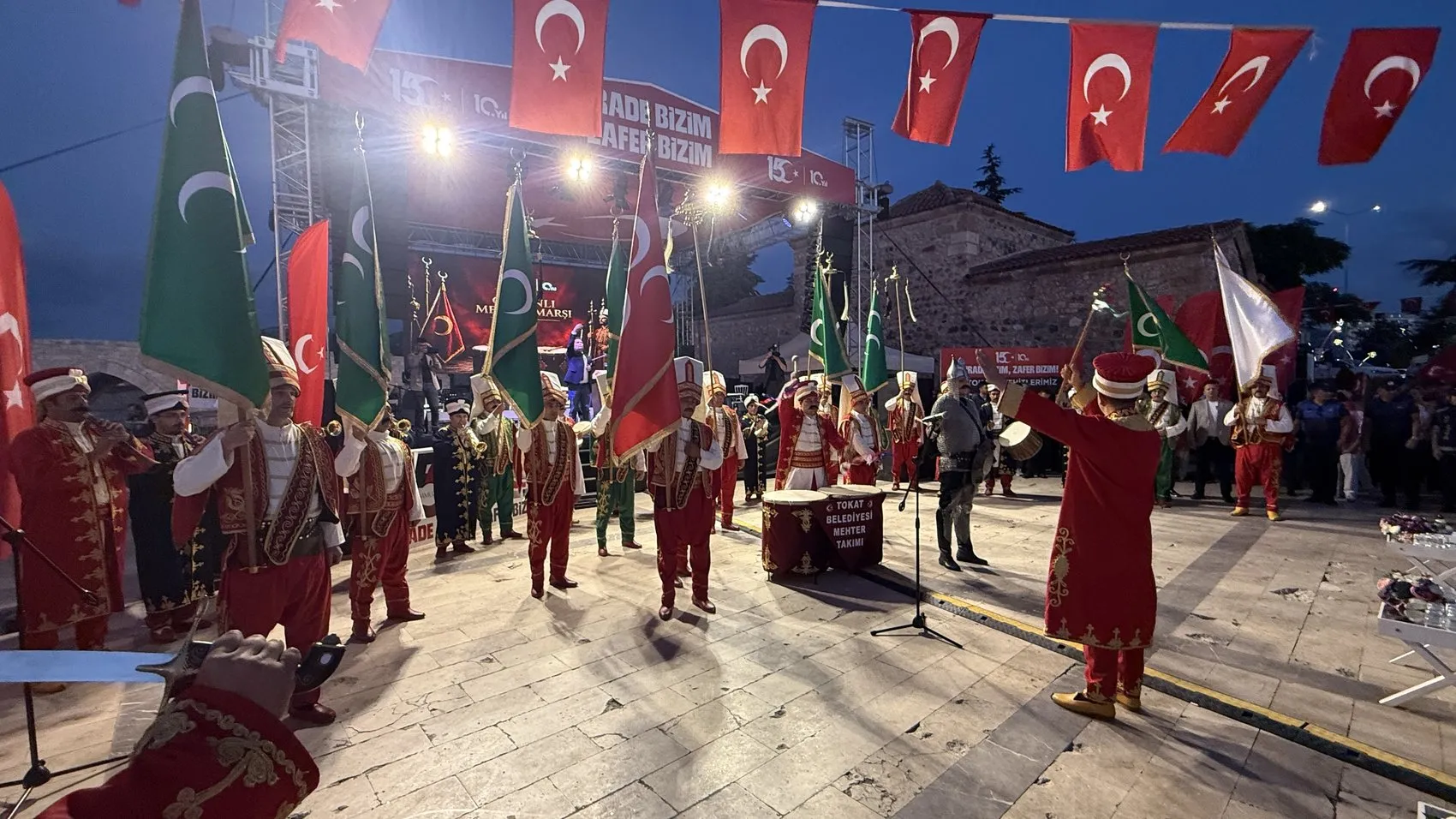 Tokatlılar 15 Temmuz demokrasi nöbetinde bir araya geldi