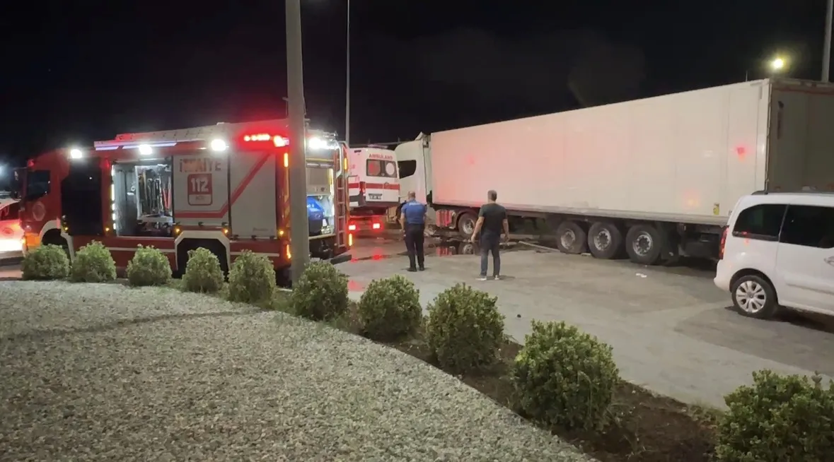 Samsun'da hasta taşıyan ambulansla TIR çarpıştı 6 yaralı