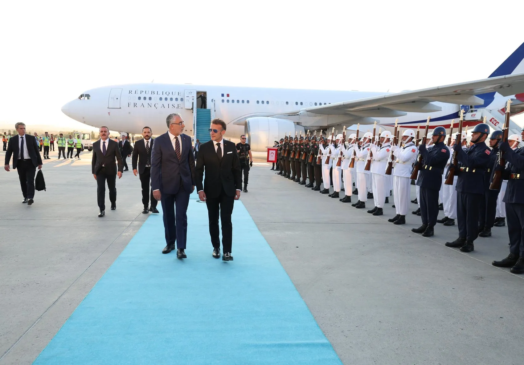 Macron kritik zirve için Ankara’ya ayak bastı